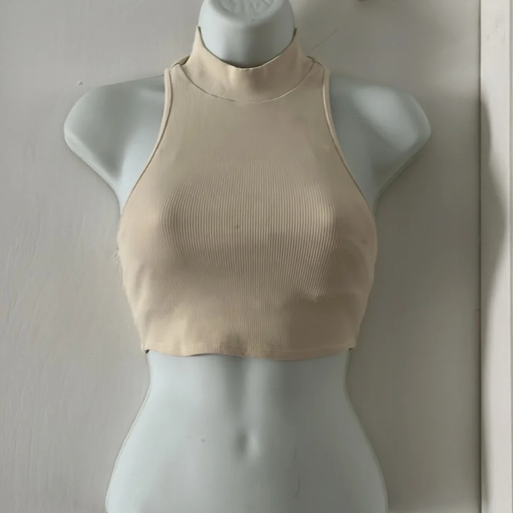 ALO Yoga Tan Cream Sleeveless Crop Tank Top